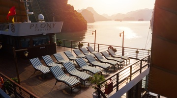 Romantic Escape: Acoustic Hotel & Spa + Peony Cruise
