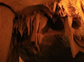 Me Cung Cave
