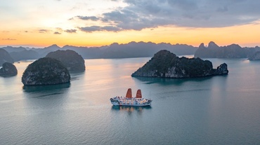 Halong Day Cruises vs Overnight Cruises - Which is better?