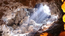 Thien Cung Cave
