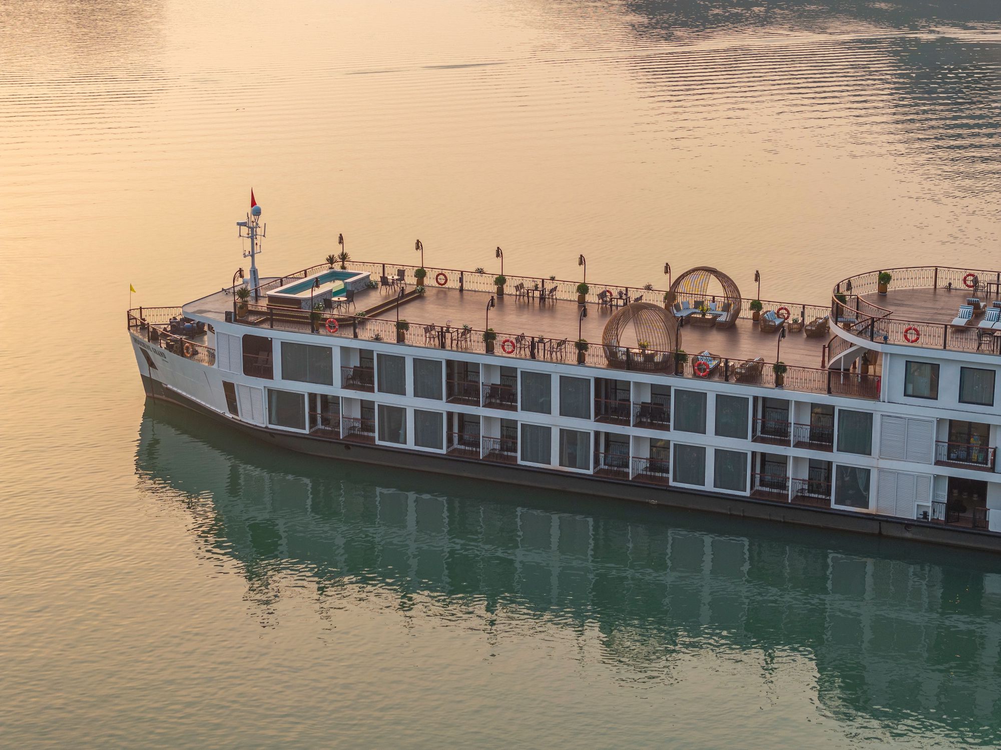 Indochine Grand Cruise in Lan Ha Bay
