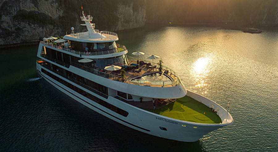 Stellar of the Seas Cruise in Lan Ha Bay