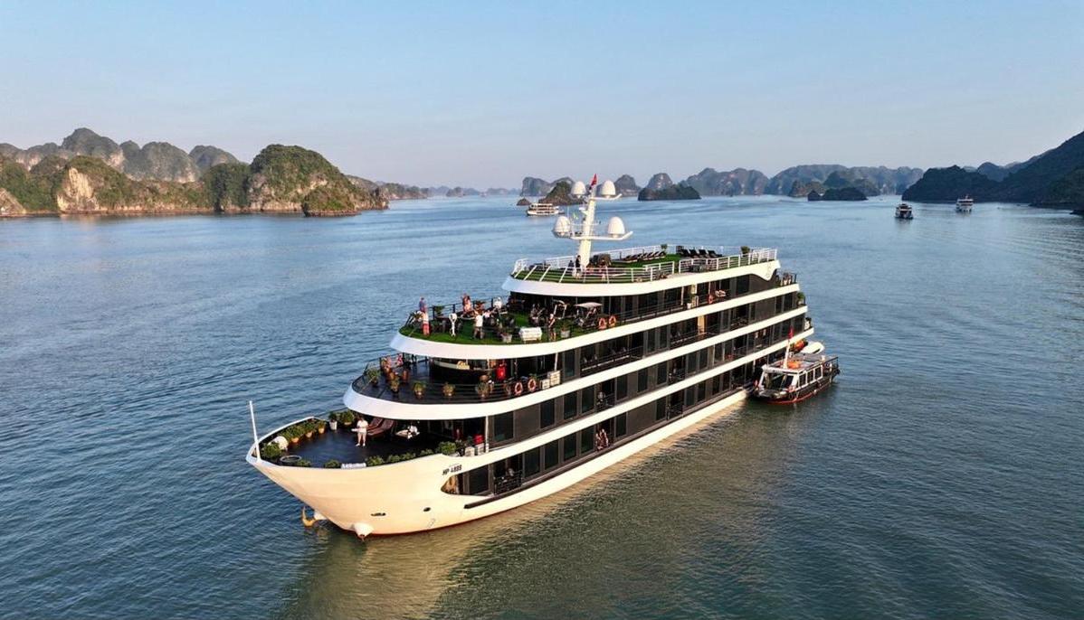 Venus Cruise in Lan Ha Bay